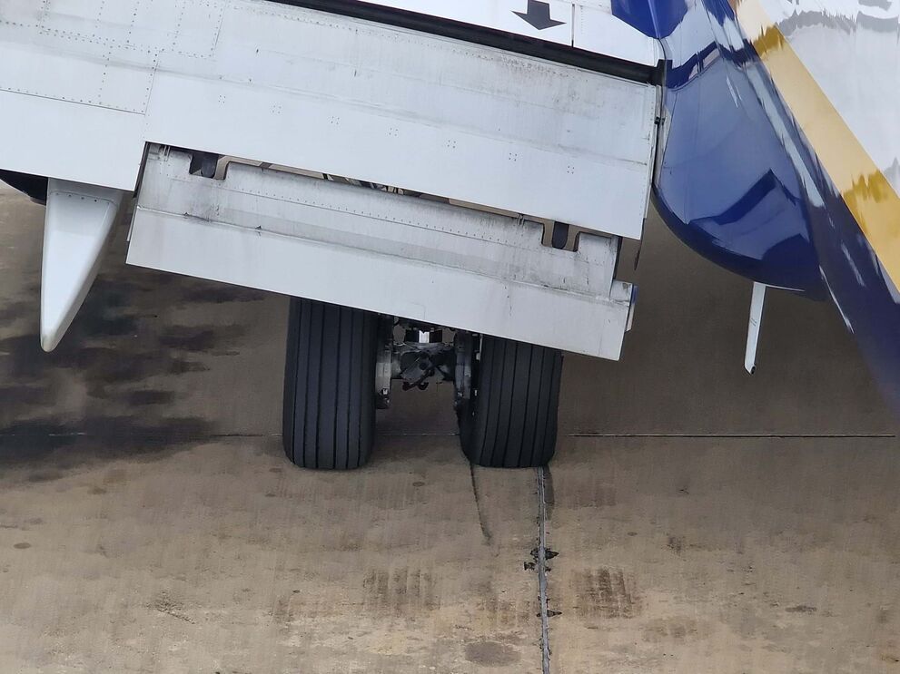 Avião com 189 passageiros aterra de emergência no aeroporto de Faro