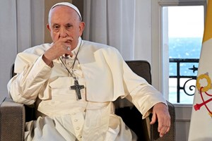 Vaticano. Pessoas trans podem ser batizadas e ser padrinhos