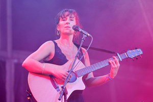 'Vivemos o tempo mais corrido de sempre.' O poema d' A Garota Não que se tornou viral