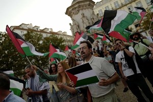 Israel: Dezenas de pessoas manifestam em Lisboa apoio à resistência palestiniana