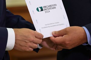 Aumentos das pensões, da função pública e do SMN podem avançar com demissão