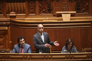 Ministro diz que negociações com sindicatos médicos são para 'exterminar' normas do PSD