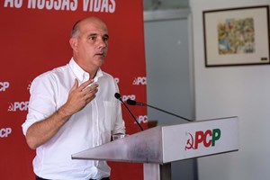 PCP condena 'crimes de guerra' de Israel 