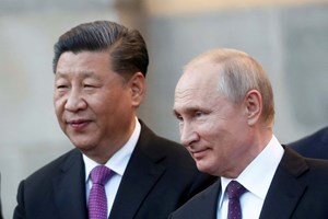 Vladimir Putin aterra em Pequim para reunir com Xi Jinping