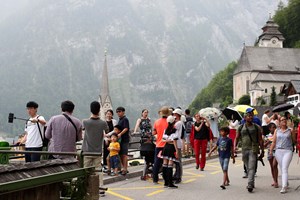 Do tempo limitado das selfies ao proibido sentar. Como se está a combater o turismo?