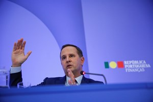 'São dois euros por mês', afirma Medina sobre agravamento do IUC para carros mais velhos