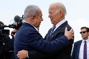 Biden chega a Israel após ataque em hospital. Cimeira em Amã cancelada