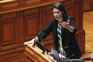 Almada. Joana Mortágua diz que só tem dois assessores