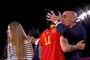 Luís Rubiales banido durante três anos de 'todas as atividades relacionadas com o futebol', anuncia FIFA