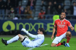 Benfica vence em Arouca e dá passo importante rumo à 'final four' da Taça da Liga