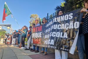 Docentes e educadores de todo o país em greve por melhores condições de trabalho