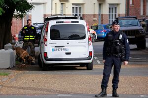 Escola em França onde professor foi assassinado evacuada devido a ameaça de bomba