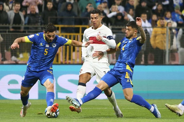 Cristiano Ronaldo brilha, e Portugal vence Eslováquia em jogo