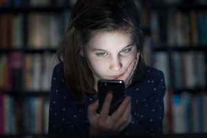 Processar as redes sociais é a solução para os problemas da saúde mental juvenil?