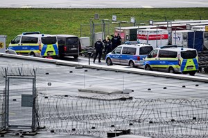 Homem armado com filha menor obriga aeroporto de Hamburgo a permanecer encerrado