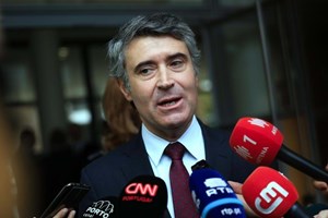 Santos Silva e Medina estão com José Luís Carneiro. Quem apoia o candidato?