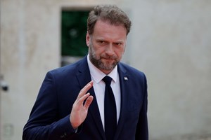 Acidente deixa ministro da defesa da Croácia gravemente ferido