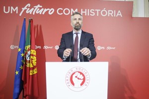 Pedro Nuno Santos é candidato à liderança do PS. 'Os portugueses conhecem os meus erros' 