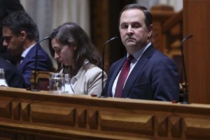 Fernando Medina remete decisão sobre IUC para grupo parlamentar do PS