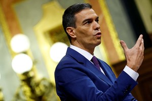'Que filho da puta': Presidente de Madrid apanhada a insultar Sánchez 