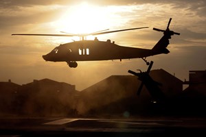 Helicópteros israelitas dispararam contra milicianos e civis no festival atacado