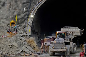 Índia. Trabalhadores presos em túnel deverão sair nas próximas horas