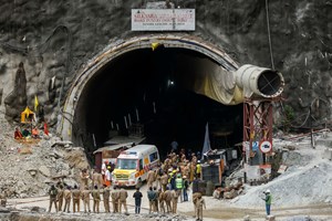 Índia. Trabalhadores presos no túnel de Uttarakhand podem sair a qualquer momento