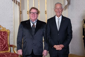Marcelo condecora Herman José com grau de grande-oficial da Ordem do Infante D.Henrique