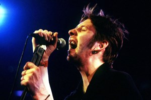 Shane MacGowan (1957-2023). O alquimista que juntou o rock ao folk irlandês