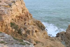 Cinco turistas resgatados nas grutas do Algar Seco em Lagoa. Uma pessoa ficou ferida com gravidade