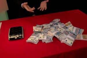 O que são 78 mil euros em dinheiro? CM recria dinheiro escondido em gabinete de Vítor Escária 