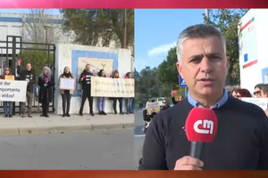 Dezenas de professores em protesto em São Teotónio