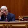 António Costa emociona-se na despedida do Parlamento