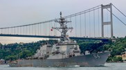 Navio de guerra dos EUA atacado no Mar Vermelho