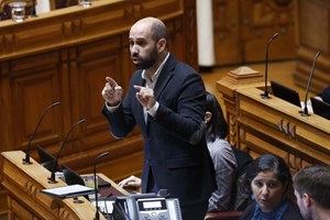 Líder parlamentar do Bloco de Esquerda não será candidato nas legislativas