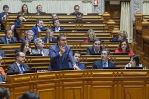 PSD exclui deputados condenados em 1.ª instância ou com 'indícios fortes' de crime contra o Estado