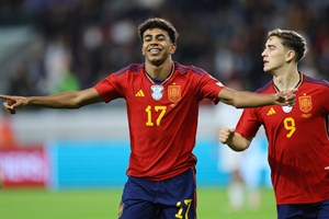 Futebol: Há cada vez mais miúdos de 15 e 16 anos a estrearem-se nas equipas seniores