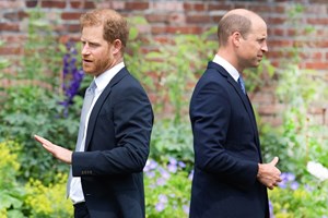 William e Harry: Príncipes cada vez mais zangados