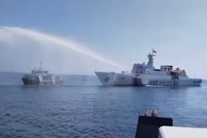 Filipinas condena o uso de canhões de água em navio chinês