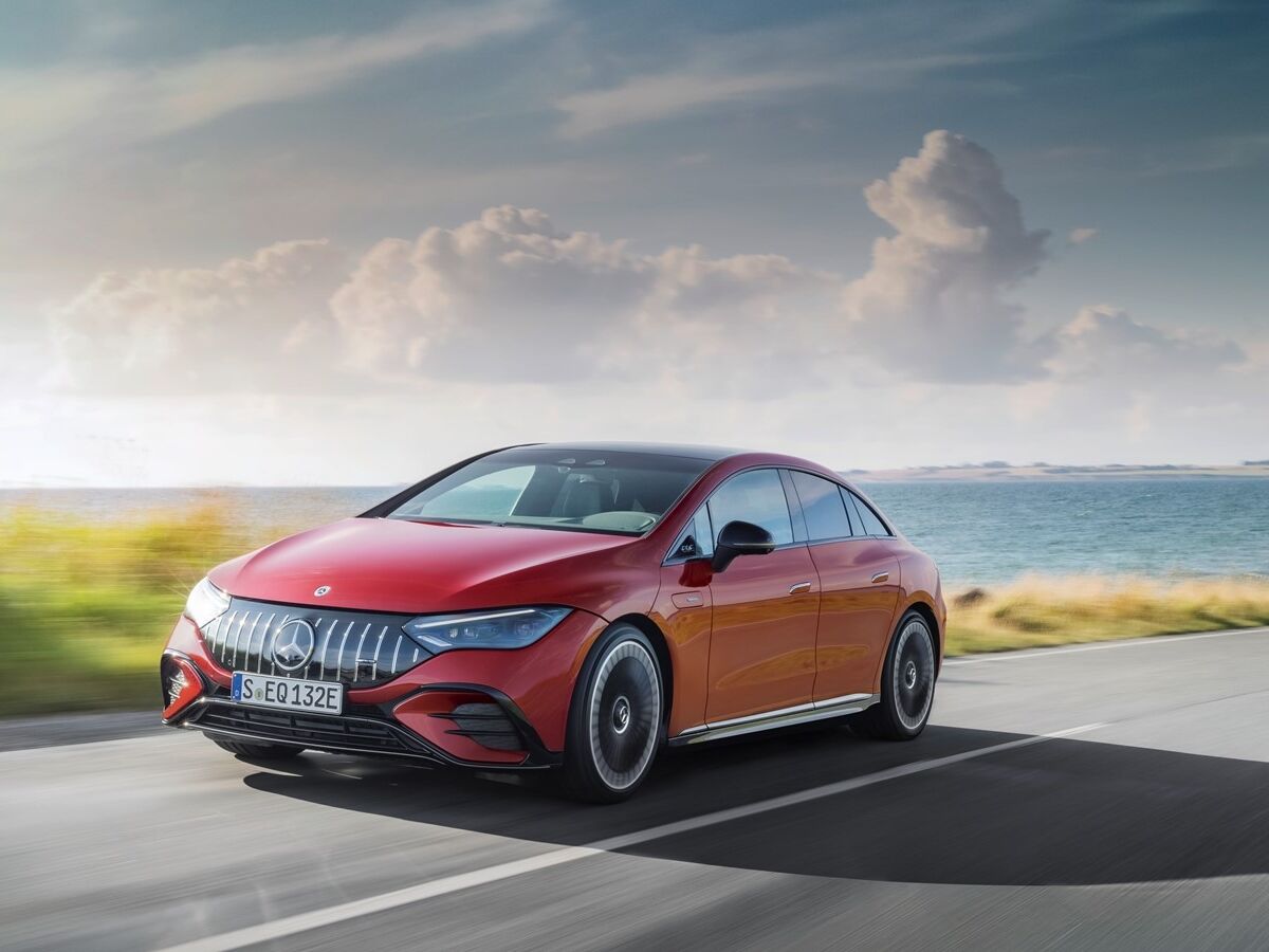 Testámos o Mercedes-AMG EQE 43, um elétrico desportivo 