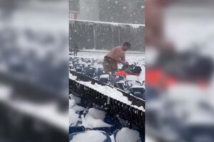 EUA. Forte nevão não afasta fãs dos Buffalo Bills do estádio