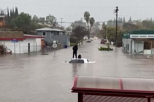 Cidade californiana de San Diego declara estado de emergência após chuva intensa e inundações