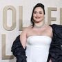 Quem é Lily Gladstone, a primeira atriz nativa-americana a ganhar um Globo de Ouro?