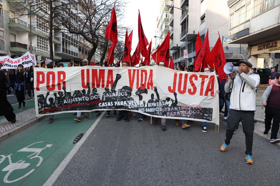 Manifestação Casa para Viver
