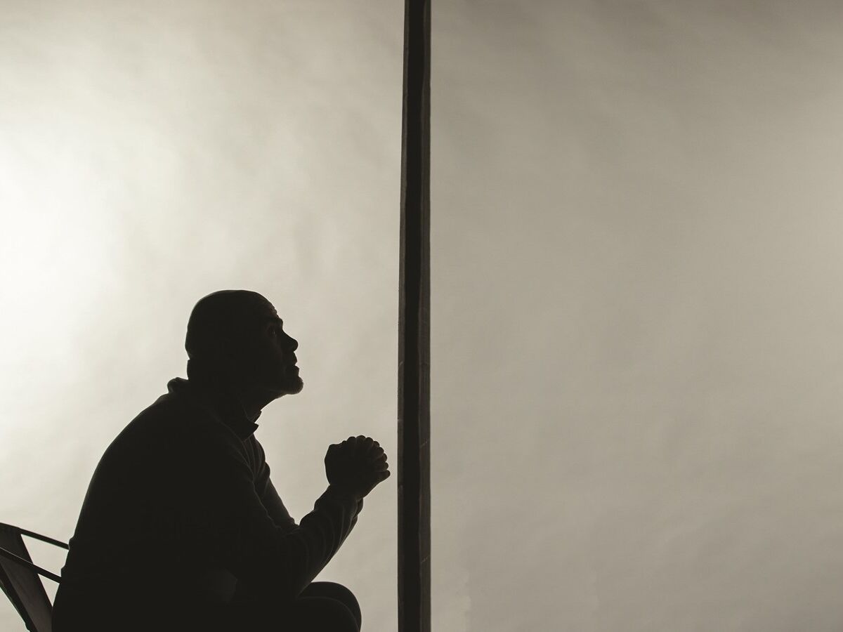 Separados, mas obrigados a ficar na mesma casa