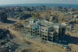 Imagens aéreas mostram centro de saúde de agência da ONU destruído em Gaza