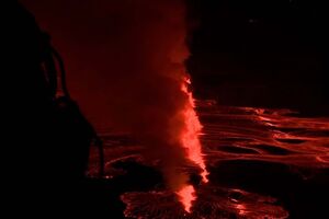 Imagens aéreas mostram mar de lava durante erupção de vulcão na Islândia
