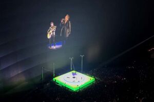 U2 entoam nome de Alexei Navalny durante um concerto em Las Vegas