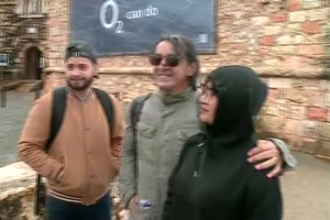 Agitação marítima atrai amantes de surf à Nazaré