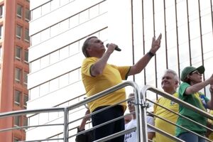 Bolsonaro reúne multidão em São Paulo, pede amnistia e diz que quer pacificar o Brasil